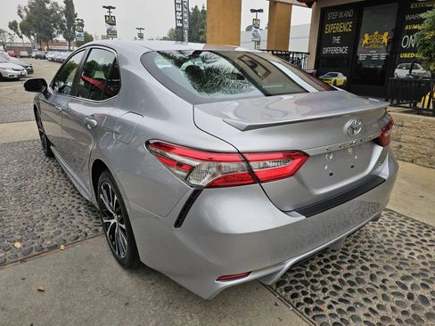 Used 2018 Toyota Camry SE image 7