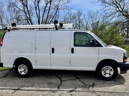 Used 2019 Chevrolet Express 2500 w/ Driver Convenience Package RWD image 3