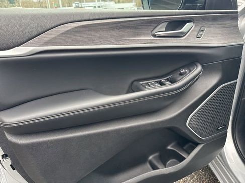 Used 2023 Jeep Grand Cherokee 30th Anniversary image 21