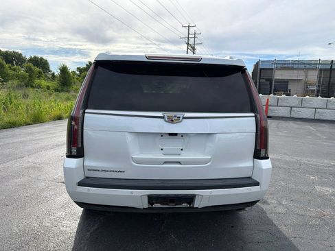 Used 2018 Cadillac Escalade Luxury AWD/4WD image 6