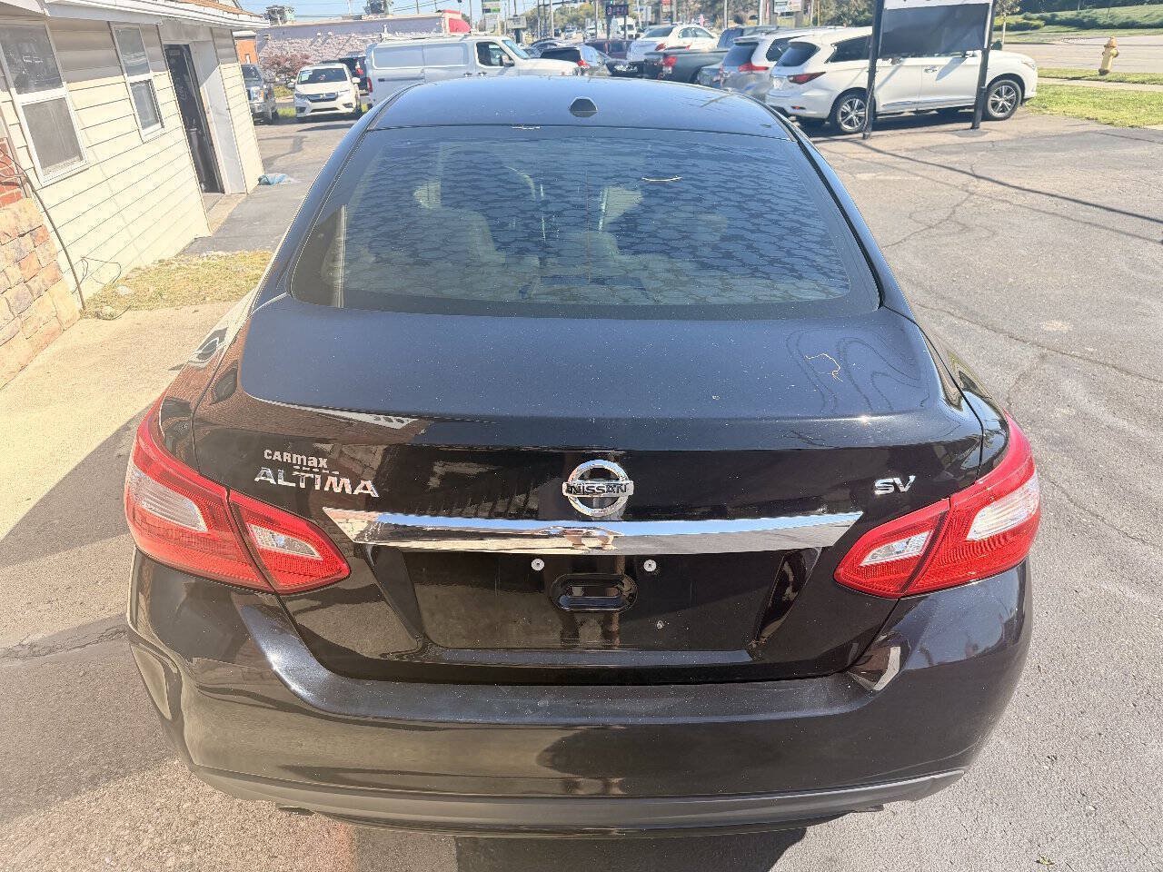 Used 2017 Nissan Altima 2.5 SV w/ Convenience Package FWD image 6