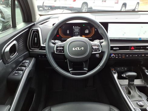 Used 2025 Kia Sorento EX w/ Panoramic Sunroof Package image 26