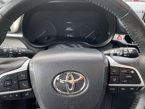 Used 2023 Toyota Sienna XLE image 15