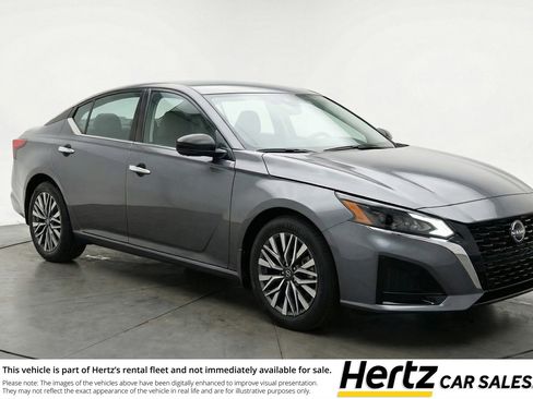 Used 2025 Nissan Altima 2.5 SV image 1