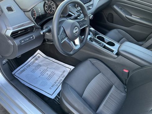 Used 2024 Nissan Altima 2.5 SV image 15