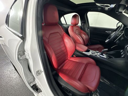 Used 2023 Alfa Romeo Giulia Veloce image 31