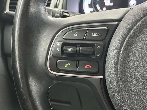 Used 2017 Kia Niro EX FWD image 26