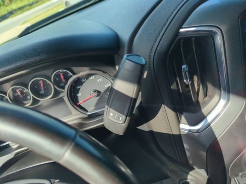 Used 2022 Chevrolet Silverado 1500 LT AWD/4WD image 24
