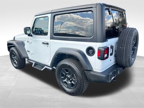 Used 2022 Jeep Wrangler Sport AWD/4WD image 3