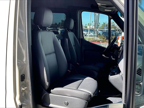 Used 2024 Mercedes-Benz Sprinter 2500 image 7