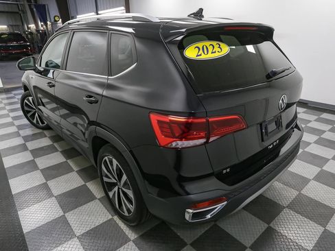 Certified 2023 Volkswagen Taos SE image 12