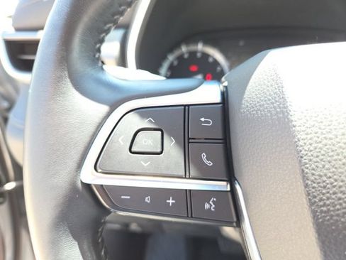 Used 2021 Toyota Highlander XLE AWD/4WD image 36