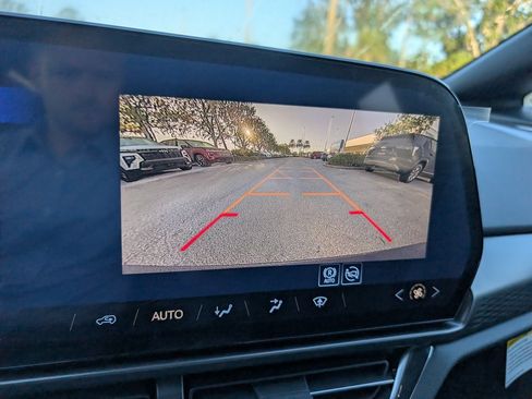 New 2026 Chevrolet Equinox EV LT image 20