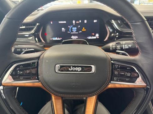 Used 2025 Jeep Grand Cherokee Summit AWD/4WD image 24