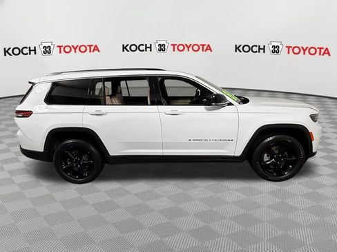 Used 2023 Jeep Grand Cherokee L Limited AWD/4WD image 9
