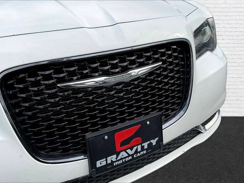 Used 2018 Chrysler 300 Touring w/ Sport Appearance Package RWD image 20