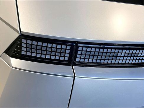 Used 2023 Hyundai Ioniq 5 Limited image 34