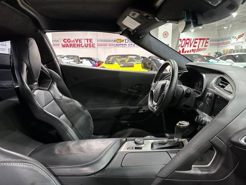 Used 2015 Chevrolet Corvette Z06 w/ 3LZ Preferred Equipment Group RWD image 25