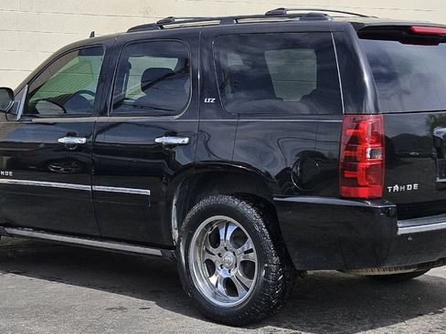 Used 2009 Chevrolet Tahoe LTZ AWD/4WD image 3