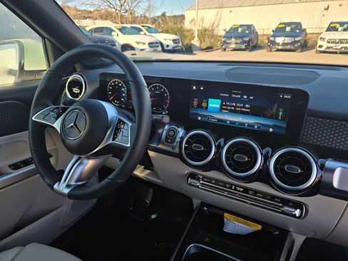Used 2025 Mercedes-Benz GLB 250 GLB 250 image 11