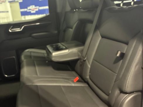 Used 2025 GMC Sierra 1500 SLT AWD/4WD image 36