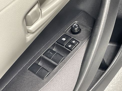 Used 2025 Toyota Corolla LE w/ Convenience Package image 16