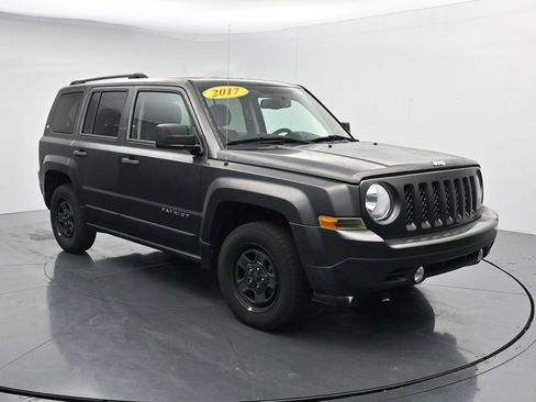 Used 2017 Jeep Patriot Sport AWD/4WD image 2
