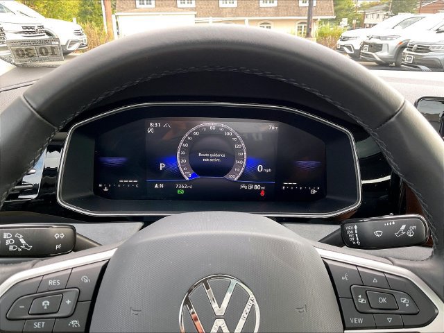 Certified 2025 Volkswagen Jetta SE w/ Sunroof Package FWD image 24