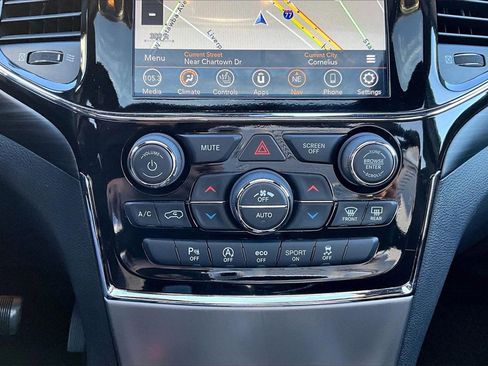 Certified 2022 Jeep Grand Cherokee Laredo X image 19