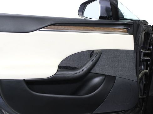 Used 2021 Tesla Model S Plaid image 6