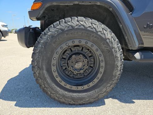 Used 2021 Jeep Wrangler Unlimited Sahara AWD/4WD image 31