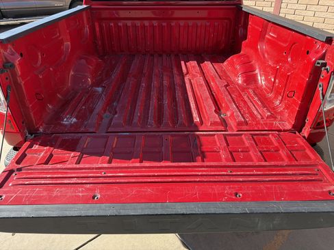 Used 2023 Nissan Titan S image 5