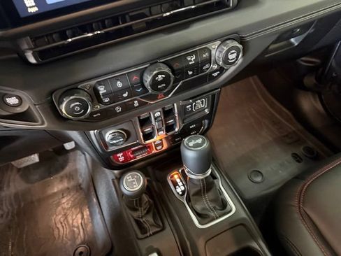 Certified 2025 Jeep Wrangler Unlimited Rubicon w/ Convenience Group AWD/4WD image 30