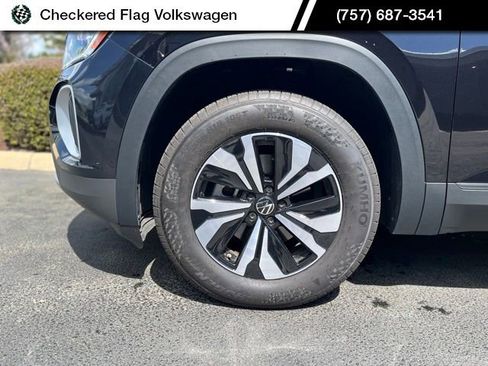 Used 2025 Volkswagen Atlas SE image 5