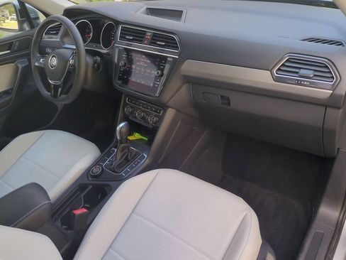 Used 2021 Volkswagen Tiguan SE AWD/4WD image 28