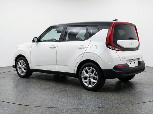 Used 2025 Kia Soul LX w/ LX Technology Package FWD image 6