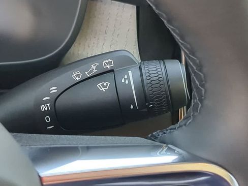Certified 2023 Volvo XC40 B5 Plus w/ Driver Assist Package AWD/4WD image 24