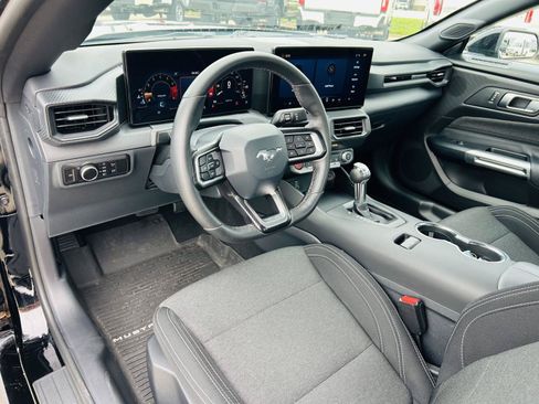 Used 2025 Ford Mustang Coupe RWD image 11
