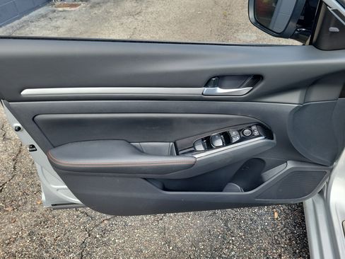 Certified 2025 Nissan Altima 2.5 SR FWD image 10