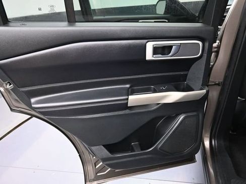 Used 2021 Ford Explorer XLT RWD image 25