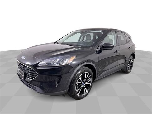 Used 2022 Ford Escape SE w/ SE Sport Appearance Package image 4