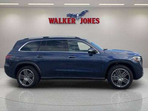 Used 2025 Mercedes-Benz GLS 450 4MATIC image 8