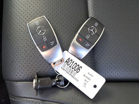 Used 2023 Mercedes-Benz GLS 450 4MATIC image 10