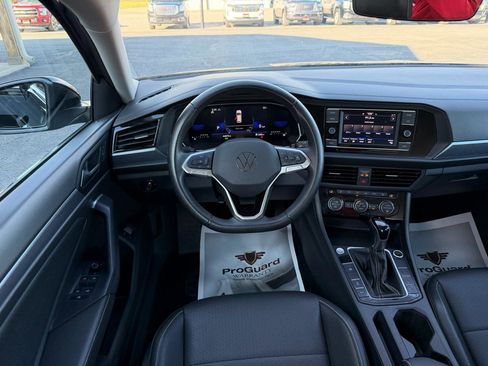 Used 2024 Volkswagen Jetta SE image 14