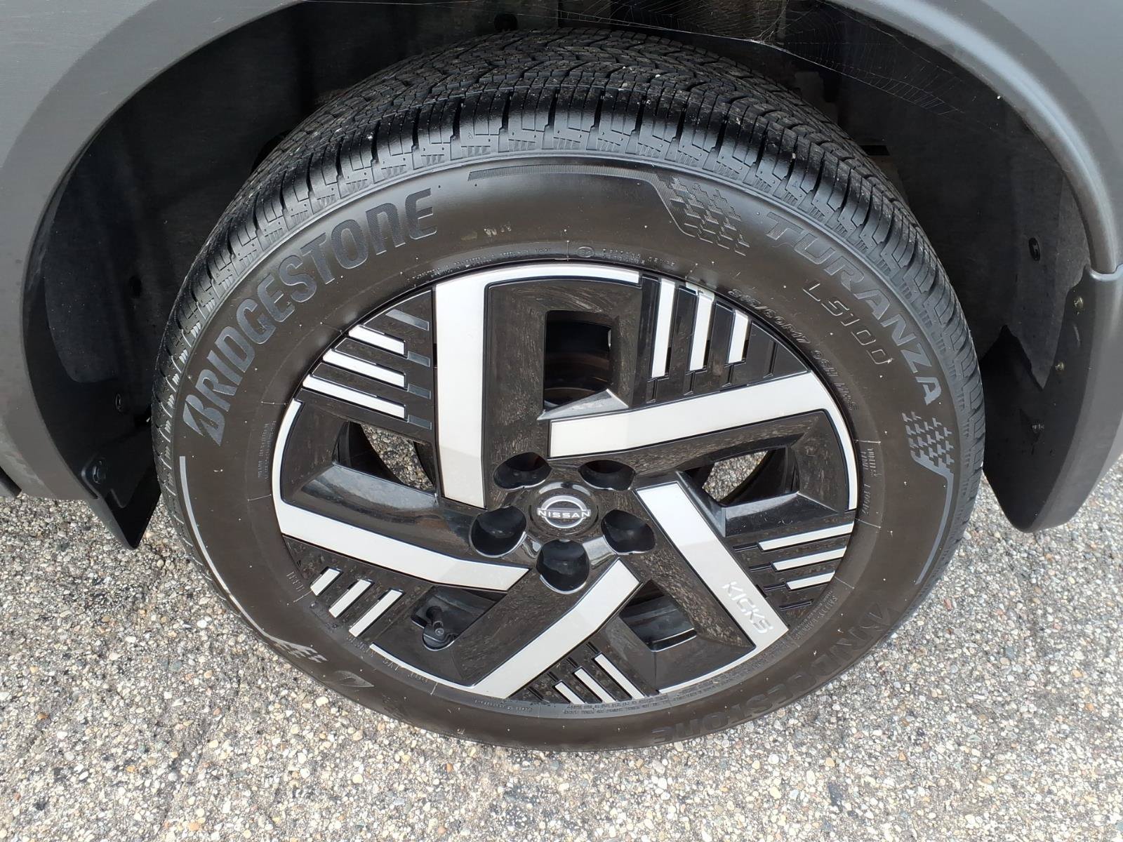 Certified 2025 Nissan Kicks SV FWD image 7