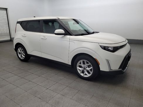 Used 2023 Kia Soul LX w/ LX Technology Package image 11