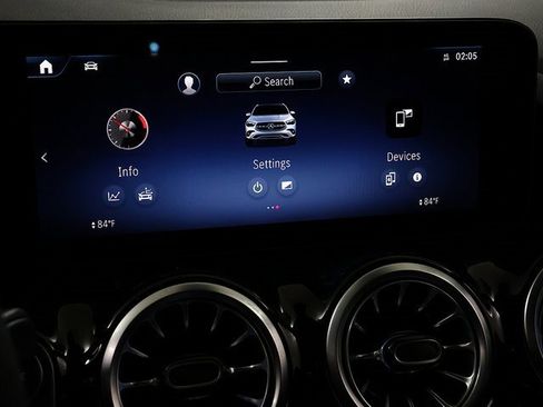 Used 2025 Mercedes-Benz GLA 250 4MATIC image 18