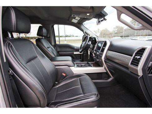 Used 2021 Ford F350 Lariat w/ Chrome Package image 25