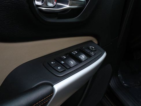 Used 2017 Jeep Cherokee Limited AWD/4WD image 23