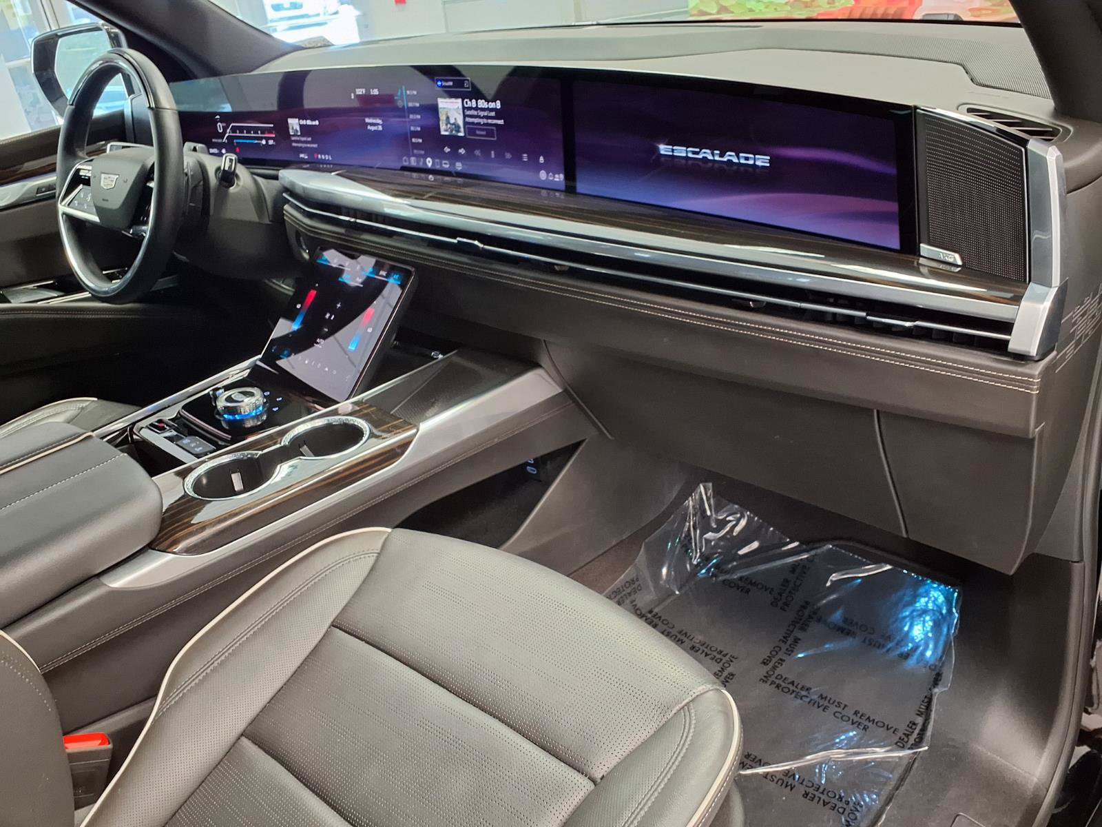 Certified 2025 Cadillac Escalade ESV Premium Luxury w/ LPO, Radiant Package AWD/4WD image 9